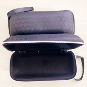 Étui à lunettes à fermeture éclair à motif de football ZT, noir, EVA, rectangulaire, 3-5,9 pouces, pour le rangement des lunettes, été 2024 - Product Image 1