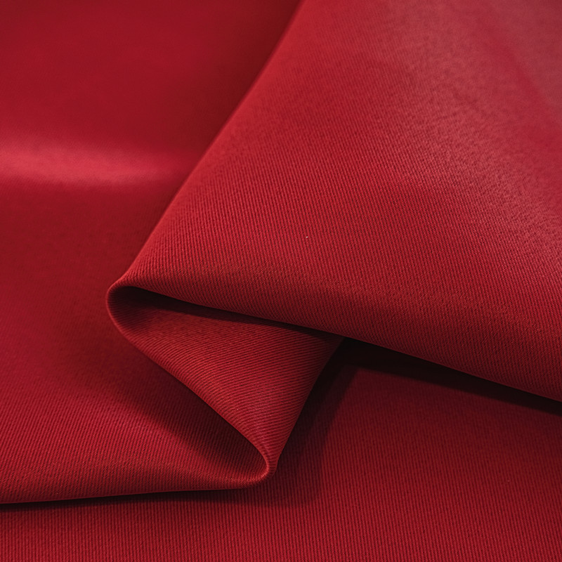 Rideau de soulèvement rouge