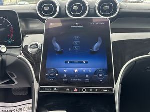 <span class=keywords><strong>Mercedes</strong></span>-Benz <span class=keywords><strong>GLC</strong></span> 300 4MATIC AWD 2024 d'occasion, couleur foncée, sièges en cuir, démarrage à distance, Bluetooth, régulateur de vitesse adaptatif, écran tactile, boîte automatique, toit ouvrant R17 - Product Image 3