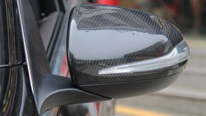 ฝาครอบกระจกมองหลังคาร์บอนไฟเบอร์สีดำ สำหรับ Mercedes-Benz BCES-class CLS GLA/B/CW205/213/222 รุ่น Sterling - Product Image 6