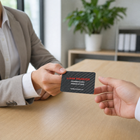 Carte de visite personnalisée en fibre de carbone NFC 13,56 MHz avec impression sérigraphique pour le partage de contact, conception DIY et usage professionnel