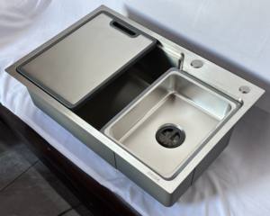 Évier de cuisine commercial en acier inoxydable SUS 304 fait à la main, à montage sous plan, à cuve unique, design contemporain, modèle de robinet - Product Image 2