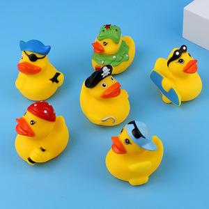 Juguete de Patito Amarillo Pirata, Patito de Baño con Sonido, Juguete Flotante Pequeño con Temática de Halloween - Product Image 3