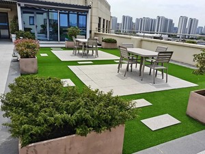 Césped Artificial Sintético para Exteriores, Alfombra Verde Realista de Alta Densidad, Estilo Moderno para Balcón y Jardín - Product Image 2