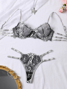 Set <span class=keywords><strong>Intimo</strong></span> Sexy Nero e Grigio con Motivo Floreale in Pizzo Ecologico, Bralette Modellante e <span class=keywords><strong>Perizoma</strong></span>, Lingerie Trasparente da Donna in Due Pezzi - Product Image 2