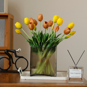 Tulipanes de vinilo suave, 5 tallos, ramo de alta simulación para decoración del hogar y bodas - Product Image 3