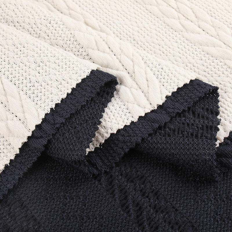 สีน้ำเงินเข้มและสีขาว