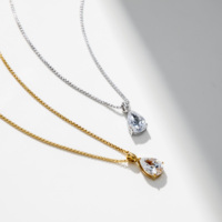 YF6403 Collar de Moda con Colgante de Lágrima de Circonita Cúbica y Cadena Fina de Acero Inoxidable Bañado en Oro de 18K para Mujer