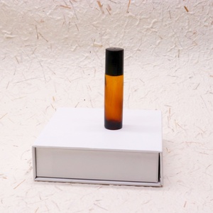 Boîte d'emballage à bille d'huiles essentielles pour le soin de la peau avec logo d'impression OEM Boîte de papier rigide pour bouteilles cosmétiques de luxe en verre avec insertion en EVA - Product Image 1