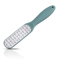 Râpe de pédicure en acier inoxydable avec surface métallique exfoliant la peau morte lime à pieds lavable callosités avec matière plastique
