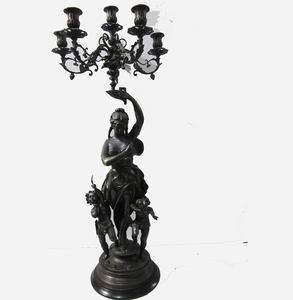 Candelabro di Lusso in Stile Francese Antico in Bronzo con Sculture di <span class=keywords><strong>Venere</strong></span> e Putti, Portacandele Ornato a 5 Bracci - Product Image 1