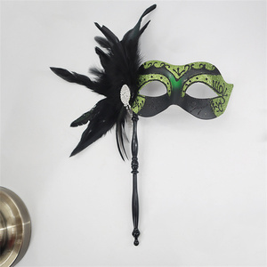 Maschera <span class=keywords><strong>Nera</strong></span> Verniciata a Spruzzo con Piume, Trucco Sensuale, Maschera per Occhi di Lusso con Fiore Laterale Dipinto a Mano - Product Image 4