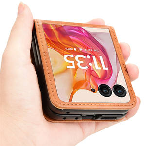 Funda de teléfono de cuero con diseño retro y hebilla magnética para Moto Razr 50 Ultra - Product Image 5