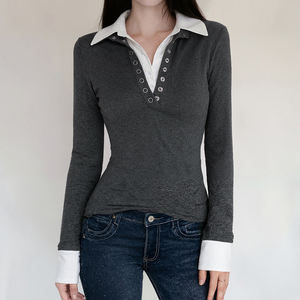 Camiseta de manga larga con cuello de solapa y costuras en contraste de estilo minimalista y moderno, ajustada y versátil. - Product Image 2