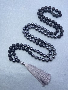 Collier de prière Mala bouddhiste Ja Pa Mala en hématite et pierre de lave, noué à la main, 108 perles, avec pampille, pour la récitation - Product Image 4