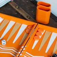 Étui de transport en cuir orange végétalien pour backgammon Boîte cadeau pour amateurs de jeux de société à la mode