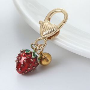 Llavero de Fruta Creativo de Aleación con Campana, Colgante 3D de Fresa para Bolsos, Accesorios, Regalos Festivos - Product Image 1