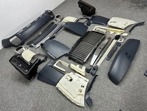 Convient pour la modification et la mise à niveau de la <span class=keywords><strong>Rolls</strong></span>-<span class=keywords><strong>Royce</strong></span> Cullinan en 2025 : pare-chocs avant, pare-chocs arrière, calandre et sorties d'échappement en matériau PP - Product Image 3