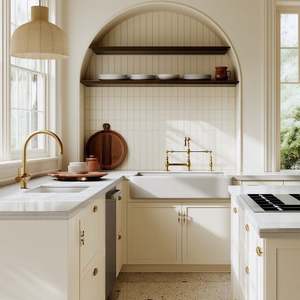 Ensemble de meubles de cuisine modulaires en forme de L de style européen, porte en bois massif, panneau mélaminé, plan de travail en marbre, finition brillante, haut de gamme, mural - Product Image 1