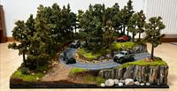 Scène de paysage forestier miniature en plastique pour voitures RC 1:20 avec herbe artificielle, arbres, chemin rocailleux, plateforme d'affichage pour la décoration de la maison