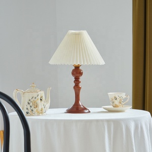 Lámpara de Mesa de Estilo Bauhaus Danés con Pantalla de Tela de PVC y Base de Madera para Decoración del Hogar - Product Image 1