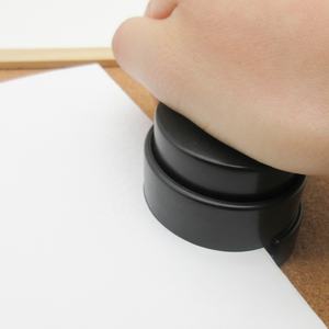 <span class=keywords><strong>Grapadora</strong></span> redonda de plástico prensado a mano con logo personalizado, sin <span class=keywords><strong>grapas</strong></span>, tamaño mini - Product Image 6