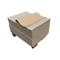 Carton Kraft profilé de couleur claire 230 400 g/m², lisse d'un côté, en rouleau pour emballage industriel