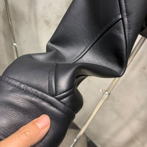 Chaqueta negra de cuero con piel de zorro real chaqueta de cuello de piel rosa chaqueta de cuero recortada para mujer - Product Image 5