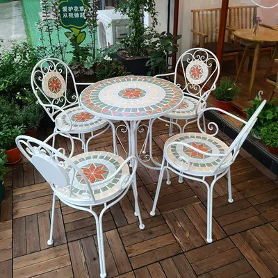 Schlussverkauf Balkonterrasse kleine Taverne kreisförmiger Couchtisch faltbarer Mosaik-Metall-Outdoor-Tische und Stühle