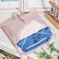 Pochette en satin personnalisée avec logo imprimé, sac cadeau cosmétique avec ruban, sac à main de luxe, pochette anti-poussière en soie satinée pour vêtements