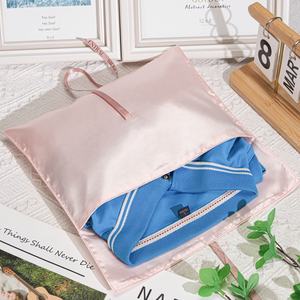 कस्टम लोगो मुद्रित <span class=keywords><strong>Satin</strong></span> लिफाफे कॉस्मेटिक उपहार पैकेजिंग बैग के साथ रिबन लक्जरी हैंडबैग लिफाफे धूल रेशम साटन पाउच - Product Image 4