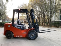 Chariot élévateur à fourche WGZN de 3 tonnes de capacité, alimenté par batterie 60V 180Ah, avec cadre de porte en acier 1480 et double vérin hydraulique