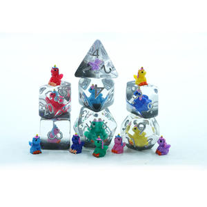 ชุดลูกเต๋าเรซิ่นนุ่มหลากสีรุ้งรูปยูนิคอร์น D20 ราคาโรงงาน รับทำโลโก้ สำหรับเกมคธูลู งานแกะสลัก - Product Image 4