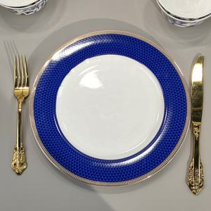 Service de table de luxe classique en porcelaine bleue et blanche, 6 pièces, en céramique fine et durable, idéal pour les cadeaux d'affaires - Product Image 3