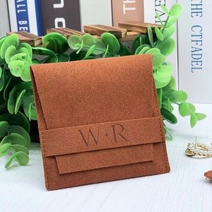 Bolsas de Joyería con Solapa y Logotipo en Relieve, de Microfibra Marrón, Marca JUNE Fashion - Product Image 1