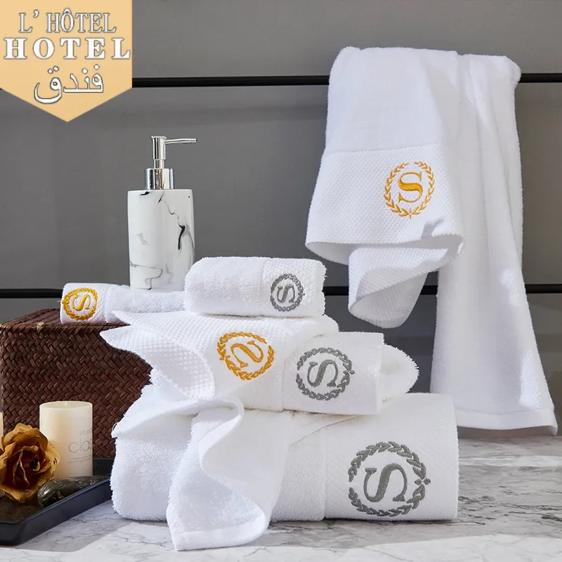 Vente en gros 70x140cm 100% coton blanc ensemble de serviettes de bain d'hôtel personnalisé broderie serviette Logo