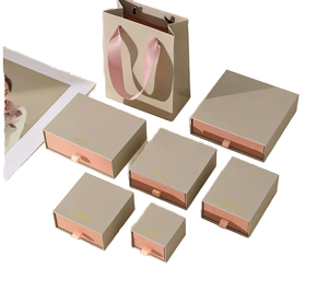 Boîte à bijoux rigide haut de gamme avec doublure en éponge, personnalisable, différentes poignées en ruban, emballage cadeau de luxe sur mesure - Product Image 1
