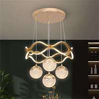 Luz creativa cálida para sala de estar, pantalla acrílica LED, anillos de círculo dorado, luz colgante