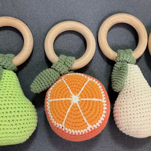 2025 nuovo Design regalo per neonati uncinetto ronzella di limone giocattolo educativo anello di legno sonaglio fatto a mano per il regalo dei bambini - Product Image 2