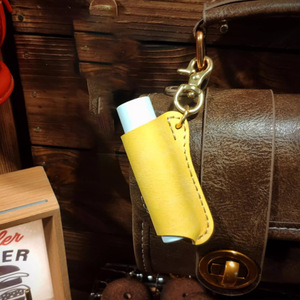 En stock: Estuche de cuero estilo retro para bálsamo labial, bolsa de almacenamiento portátil de cuero PU para bálsamo labial, estuche de cuero para brillo labial, llavero. - Product Image 2