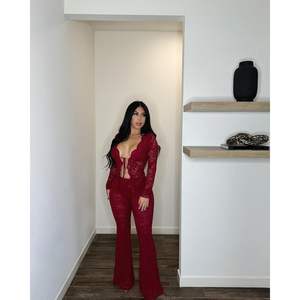 Voikerdr Ensemble deux pièces sexy en dentelle pour femme, col en V, pantalon évasé moulant, tenue de club, mode adulte, découpes transparentes - Product Image 5