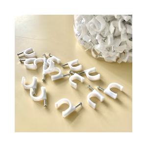 Clip de câble <span class=keywords><strong>en</strong></span> plastique Clou <span class=keywords><strong>en</strong></span> acier 100pcs PE Clip de serrage de câble largement utilisé pour serrer le fil - Product Image 1