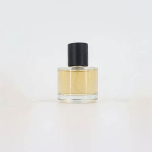 Commande <span class=keywords><strong>en</strong></span> gros <span class=keywords><strong>de</strong></span> conteneurs <span class=keywords><strong>de</strong></span> parfum cylindriques <span class=keywords><strong>en</strong></span> cristal dépoli personnalisables <span class=keywords><strong>de</strong></span> luxe bouteille <span class=keywords><strong>de</strong></span> parfum vide atomiseur rechargeable <span class=keywords><strong>en</strong></span> <span class=keywords><strong>verre</strong></span> - Product Image 6