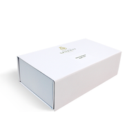 Boîte cadeau rigide pliable magnétique blanche personnalisée avec logo en feuille d'or en relief, finition mate, boîte d'emballage pour parfum