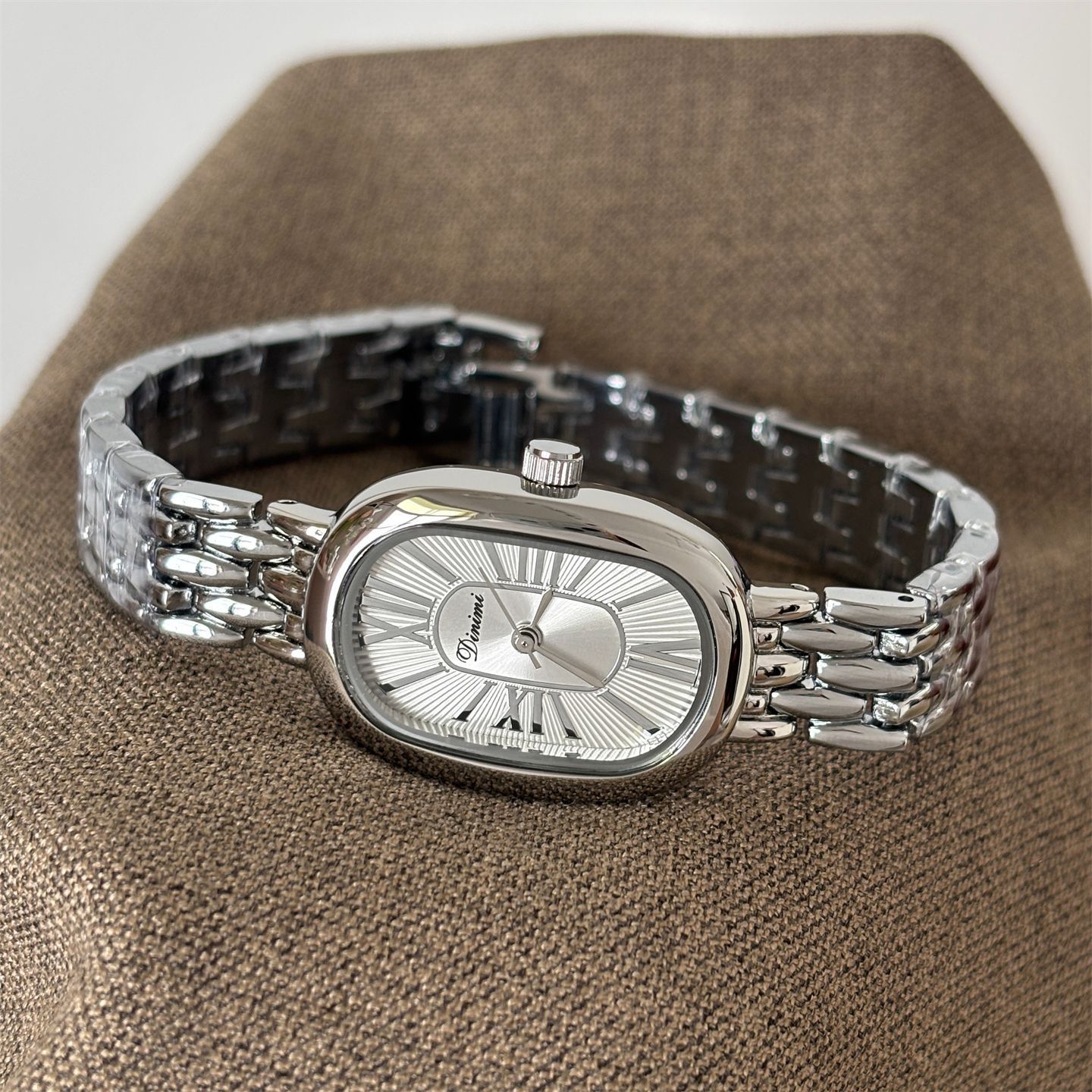 Dinimi Oval-Shaped Roman Watch - Exquisite Women