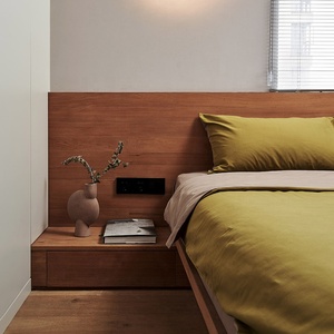 <span class=keywords><strong>Lit</strong></span> intégré et table de <span class=keywords><strong>chevet</strong></span> conçus en usine avec armoire de rangement en bois massif de couleur foncée - Product Image 3