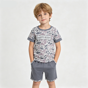 ชุดลายพราง "DADDY'S BUDDY" สำหรับเด็กผู้ชายวัยเตาะแตะ เสื้อยืดแขนสั้นลายพรางพร้อมกางเกงขาสั้นสีน้ำตาลผูกเชือก ชุดสำหรับเด็กใส่ล่าสัตว์ในฤดูร้อน - Product Image 4