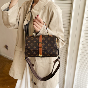 กระเป๋าถือสะพายไหล่ผู้หญิง PU พิมพ์ลายคุณภาพสูง ดีไซน์ใหม่สไตล์เรโทร แฟชั่นข้ามพรมแดน เข้าได้กับทุกชุด ผลิตจากโพลีเอสเตอร์ ซิปปิด ขนาดเล็ก สีแทนจิง - Product Image 3