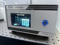 Plataforma de Precisión TEC con Posicionamiento XYZ, Calentamiento/Enfriamiento, ±0.2 ° Uniformidad C, Bajo Nivel de Ruido, Montaje de Chip al Vacío o con Abrazadera