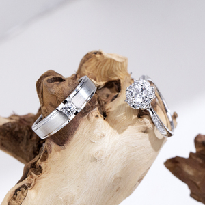 Bague de fiançailles en argent S925 MSR-2190 avec diamant rond brillant et diamants latéraux, style classique - Product Image 3
